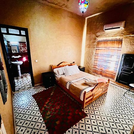 Hotel Camping Les Roses Des Dunes & Piscine Merzouga Bagian luar foto