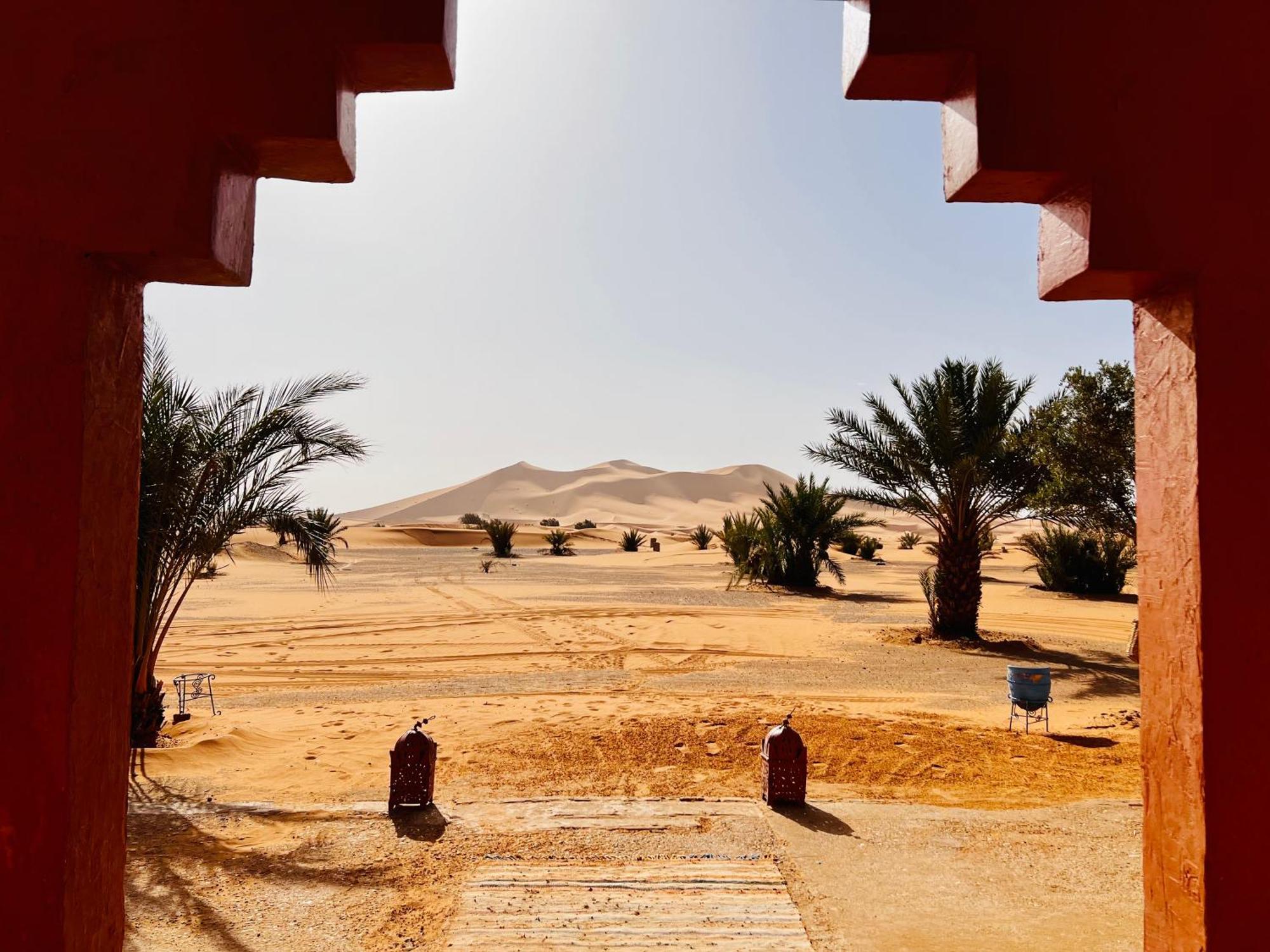 Hotel Camping Les Roses Des Dunes & Piscine Merzouga Bagian luar foto