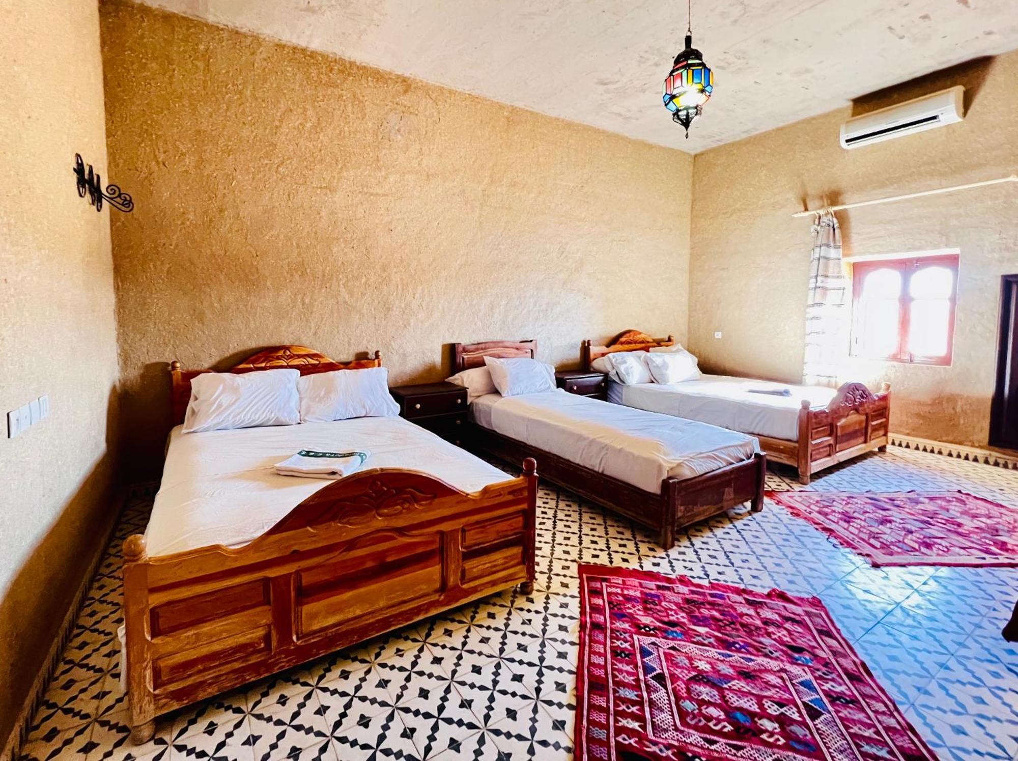 Hotel Camping Les Roses Des Dunes & Piscine Merzouga Bagian luar foto
