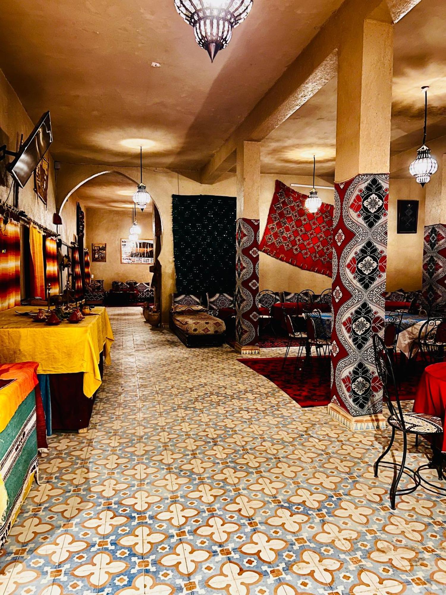 Hotel Camping Les Roses Des Dunes & Piscine Merzouga Bagian luar foto