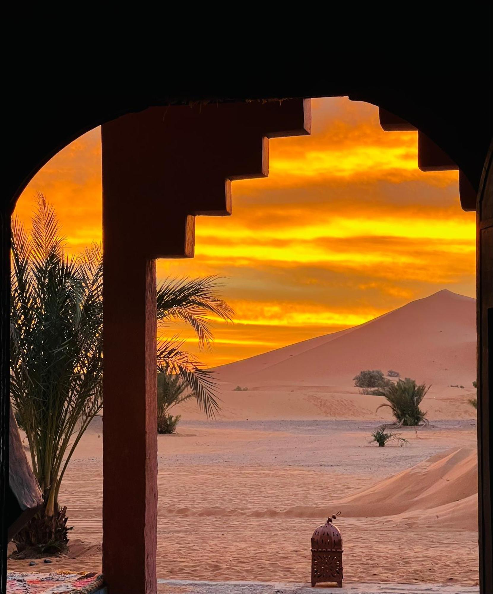 Hotel Camping Les Roses Des Dunes & Piscine Merzouga Bagian luar foto