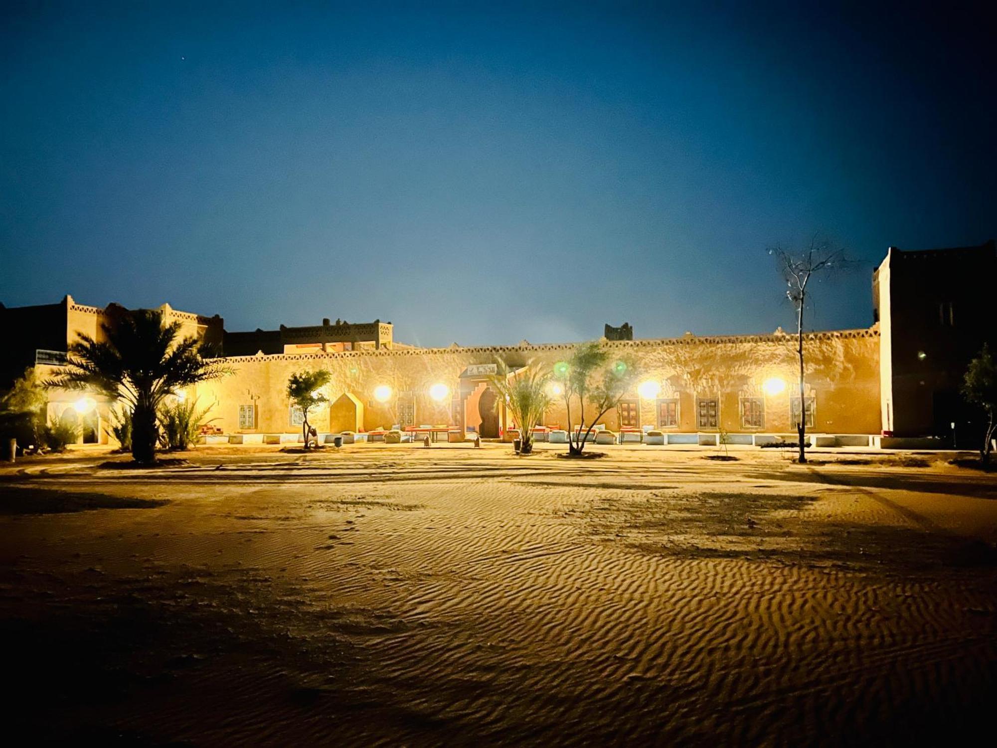 Hotel Camping Les Roses Des Dunes & Piscine Merzouga Bagian luar foto