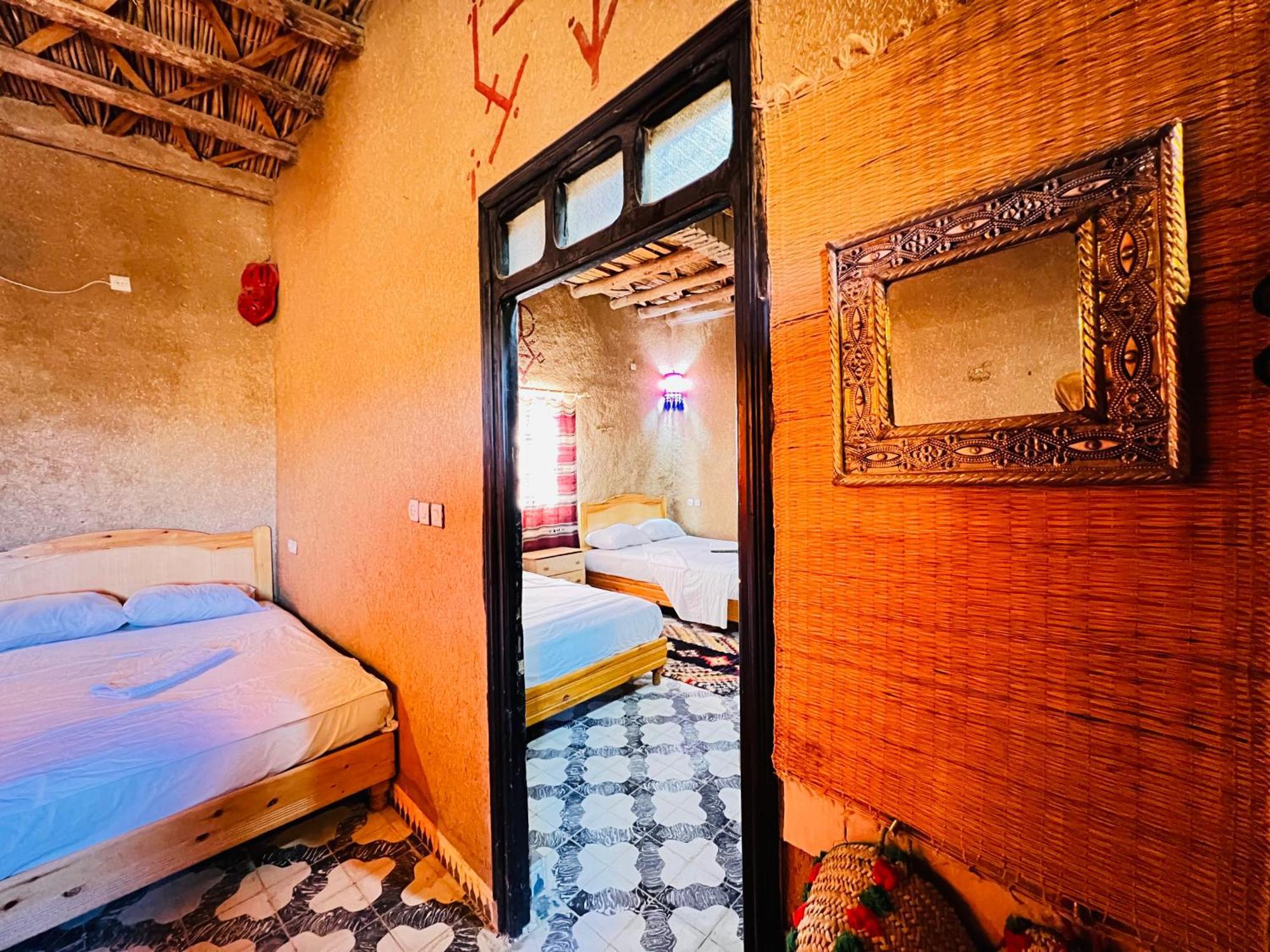 Hotel Camping Les Roses Des Dunes & Piscine Merzouga Bagian luar foto