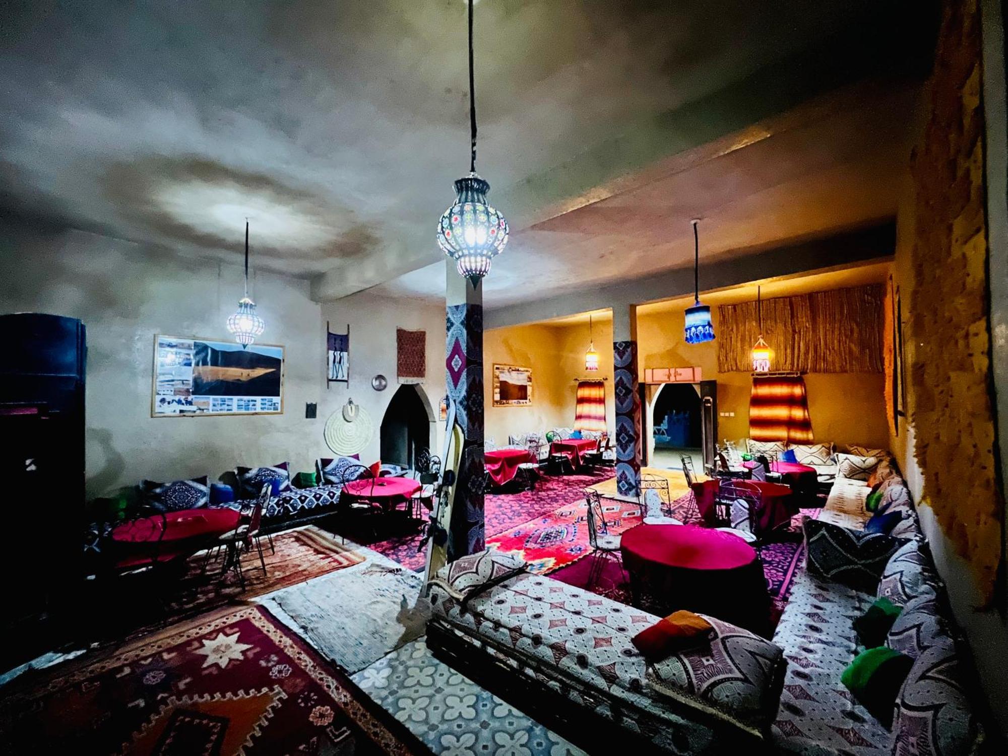 Hotel Camping Les Roses Des Dunes & Piscine Merzouga Bagian luar foto
