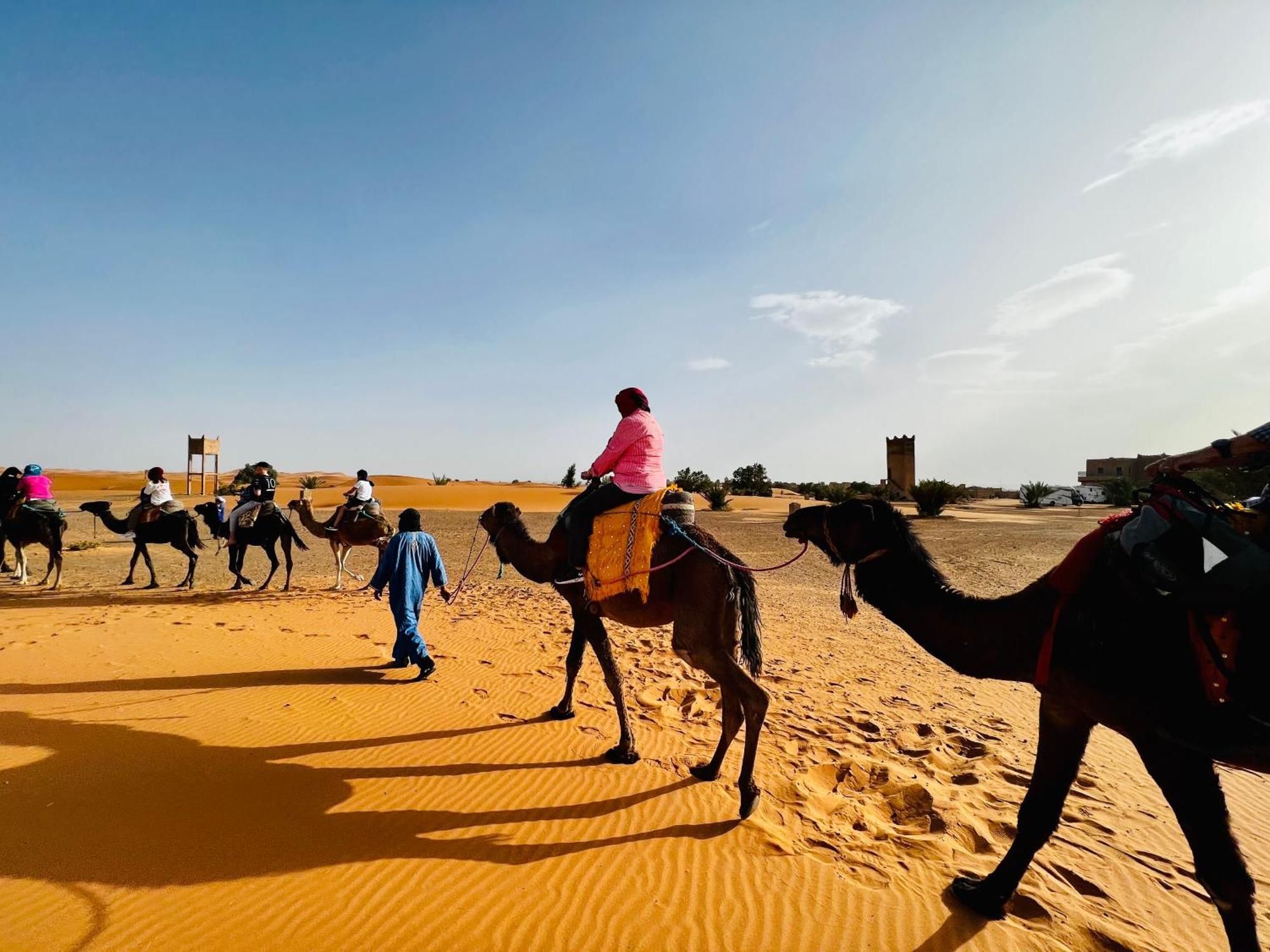 Hotel Camping Les Roses Des Dunes & Piscine Merzouga Bagian luar foto
