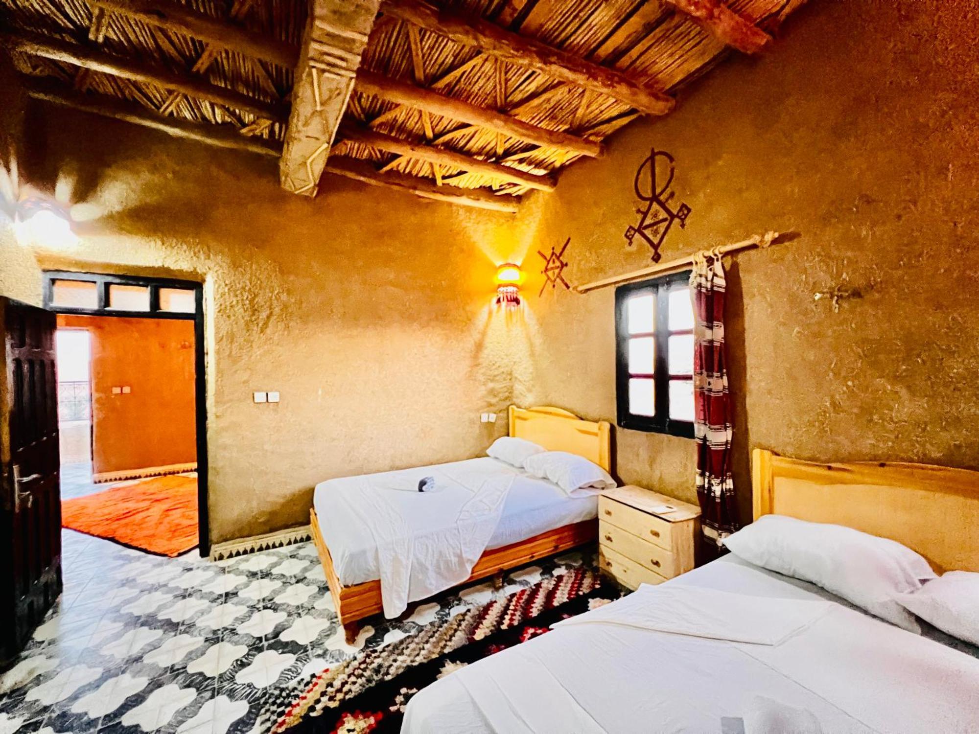 Hotel Camping Les Roses Des Dunes & Piscine Merzouga Bagian luar foto