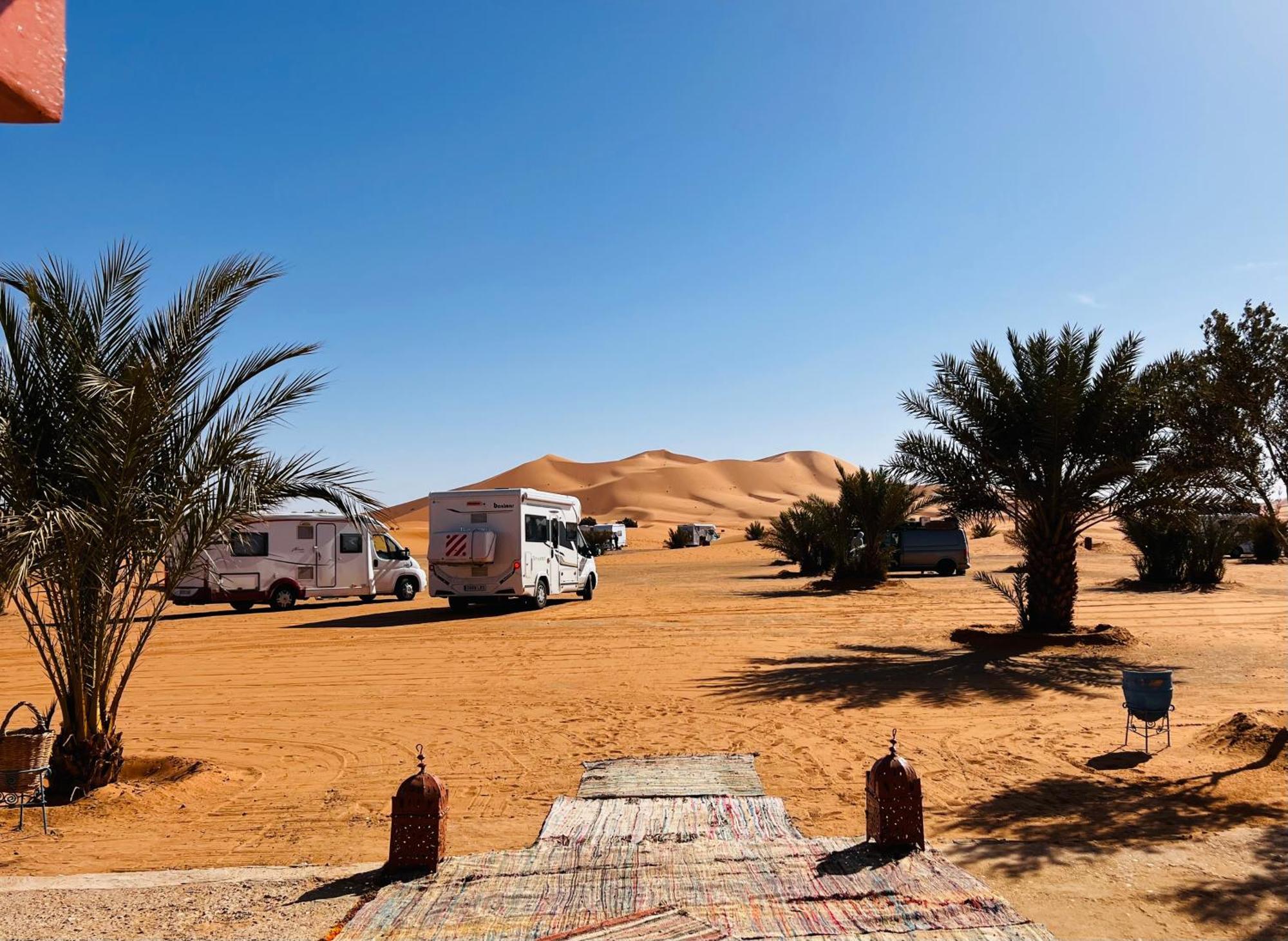 Hotel Camping Les Roses Des Dunes & Piscine Merzouga Bagian luar foto