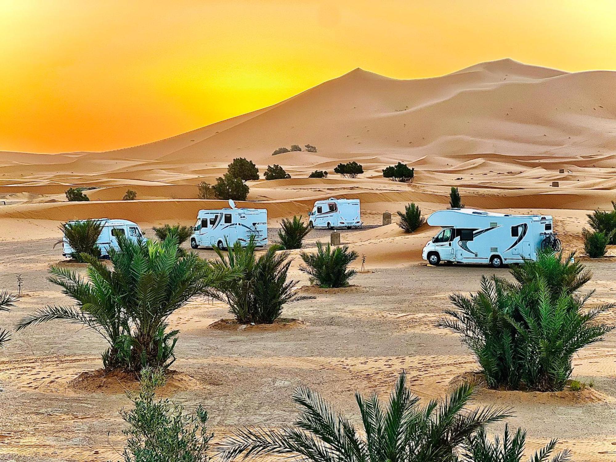 Hotel Camping Les Roses Des Dunes & Piscine Merzouga Bagian luar foto