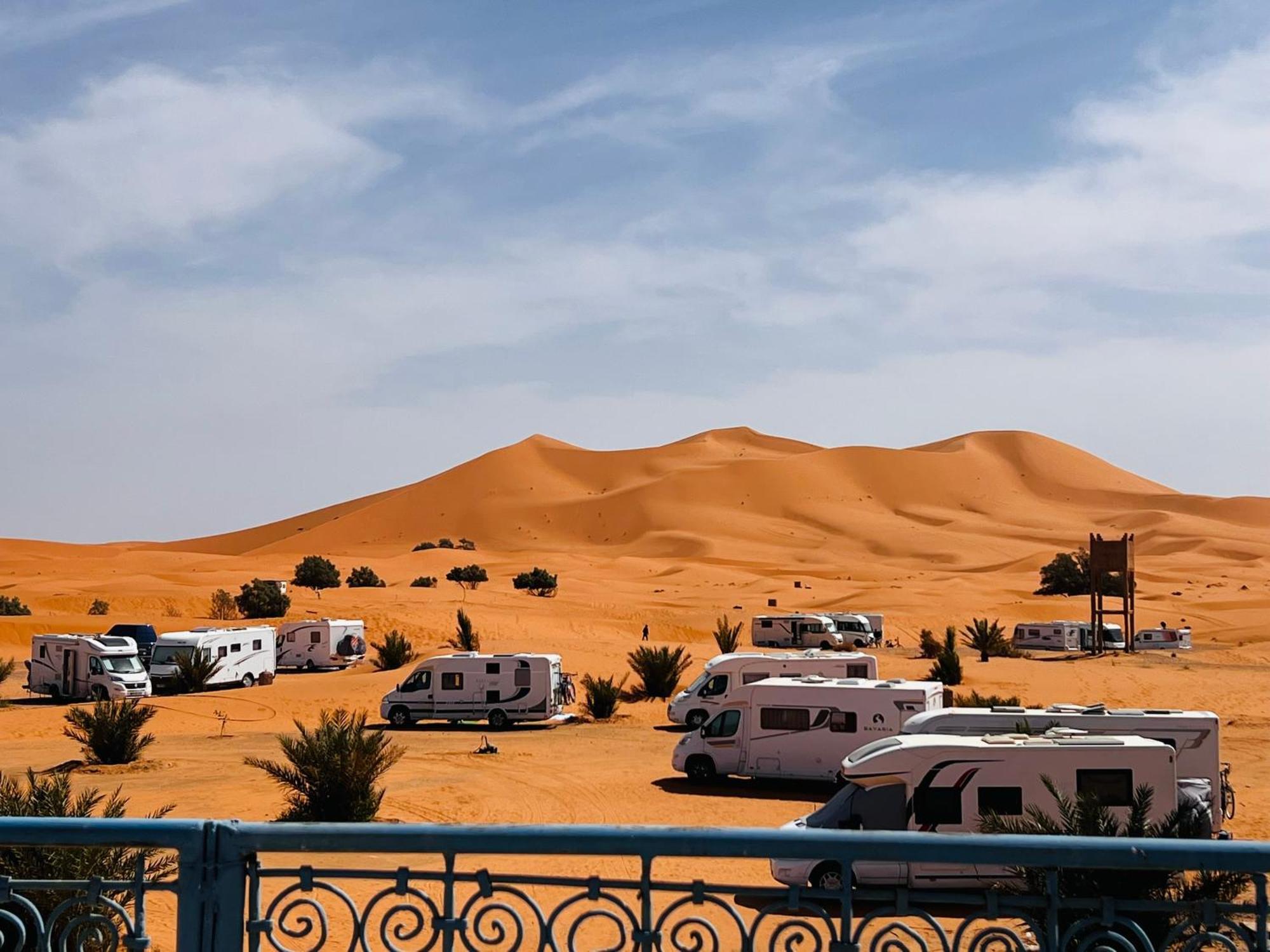 Hotel Camping Les Roses Des Dunes & Piscine Merzouga Bagian luar foto