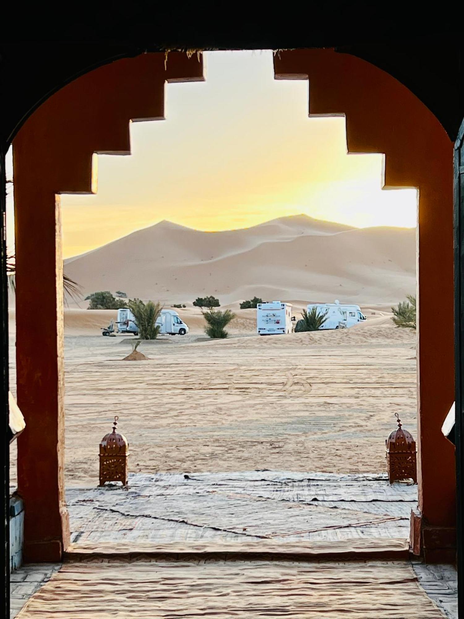 Hotel Camping Les Roses Des Dunes & Piscine Merzouga Bagian luar foto