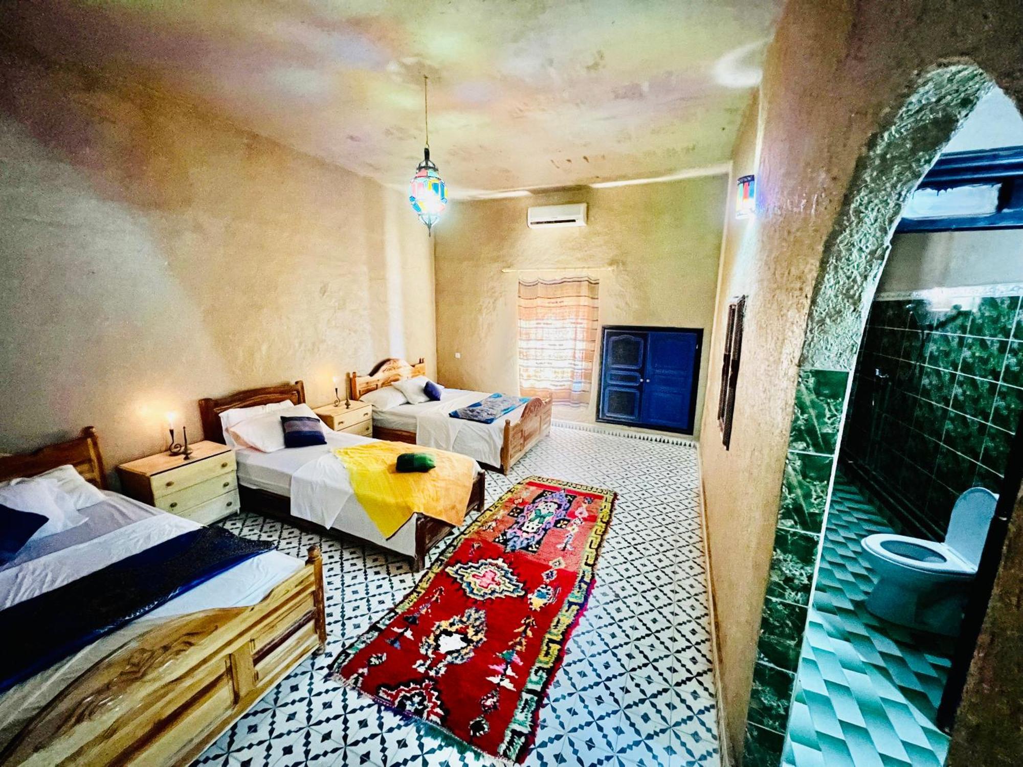 Hotel Camping Les Roses Des Dunes & Piscine Merzouga Bagian luar foto
