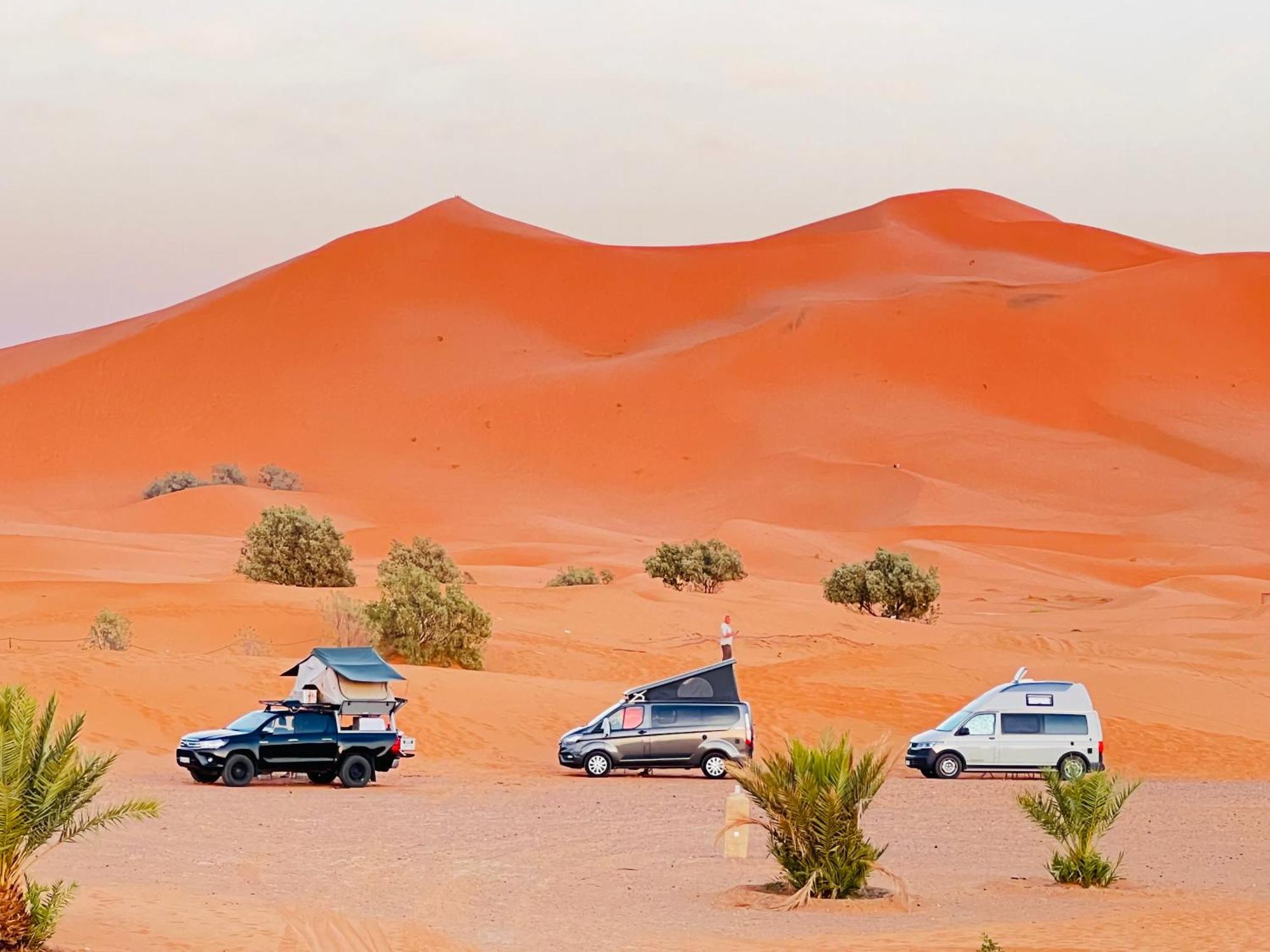 Hotel Camping Les Roses Des Dunes & Piscine Merzouga Bagian luar foto