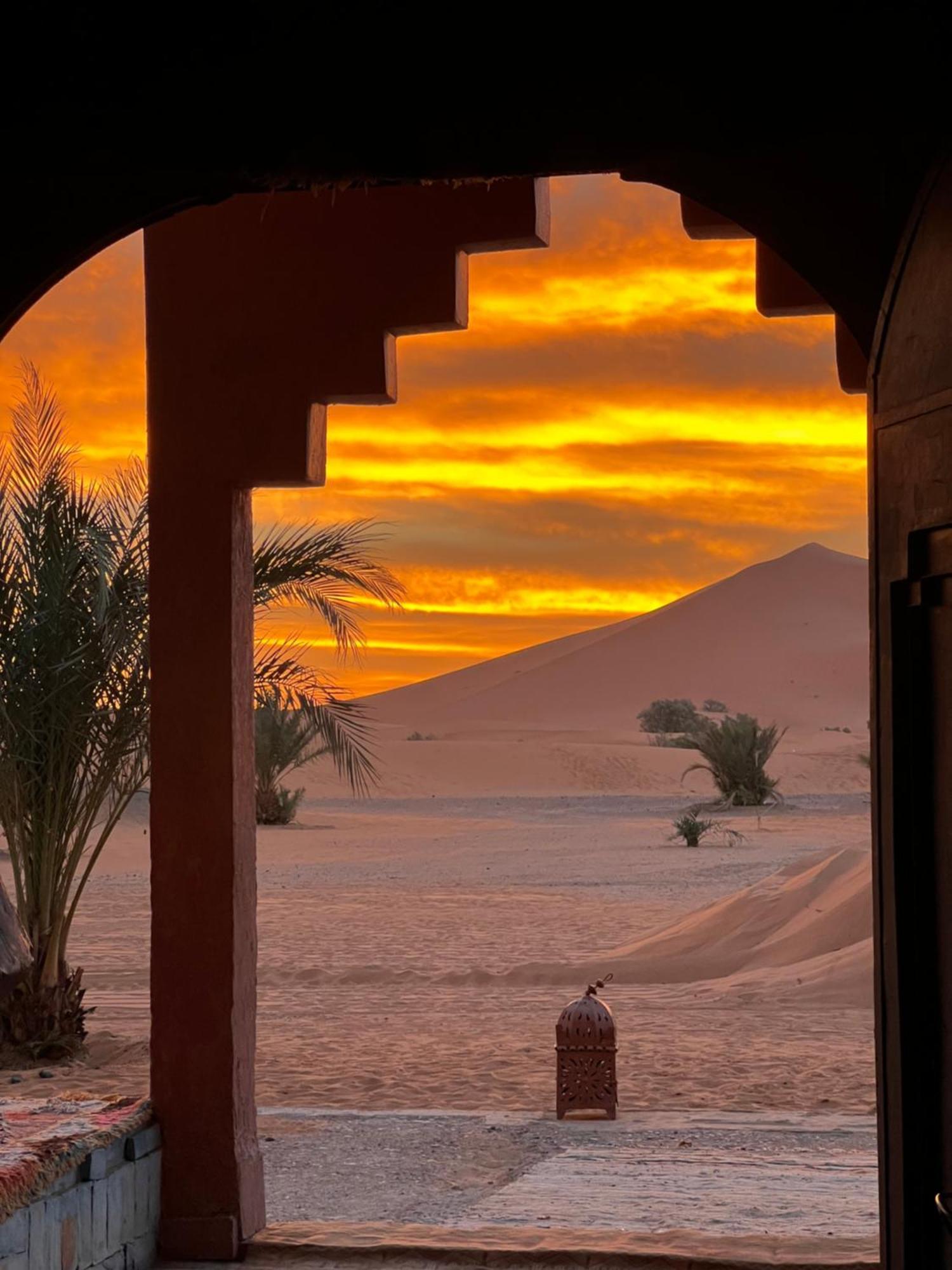 Hotel Camping Les Roses Des Dunes & Piscine Merzouga Bagian luar foto