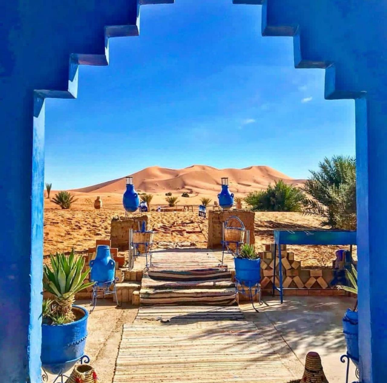 Hotel Camping Les Roses Des Dunes & Piscine Merzouga Bagian luar foto