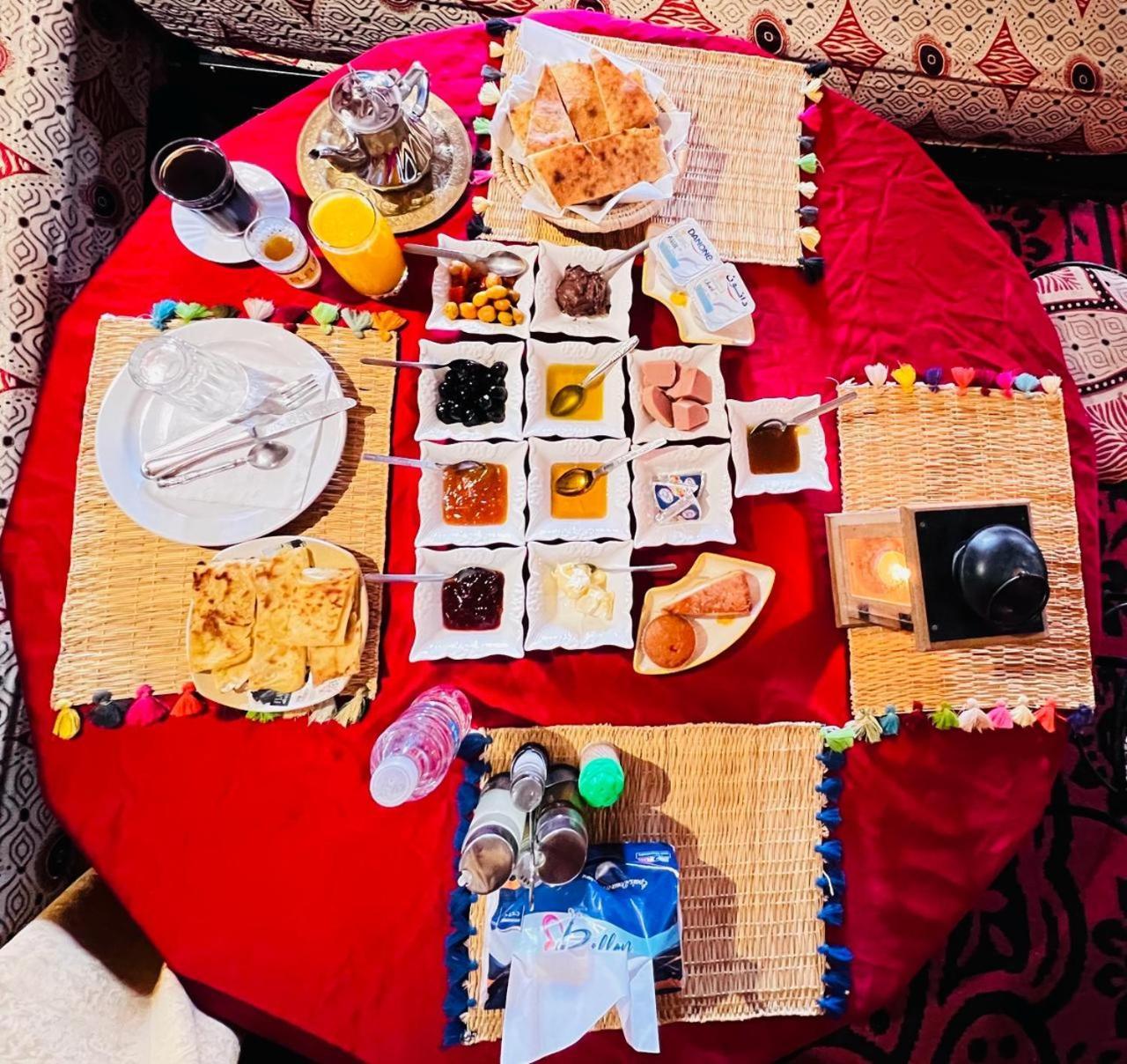Hotel Camping Les Roses Des Dunes & Piscine Merzouga Bagian luar foto