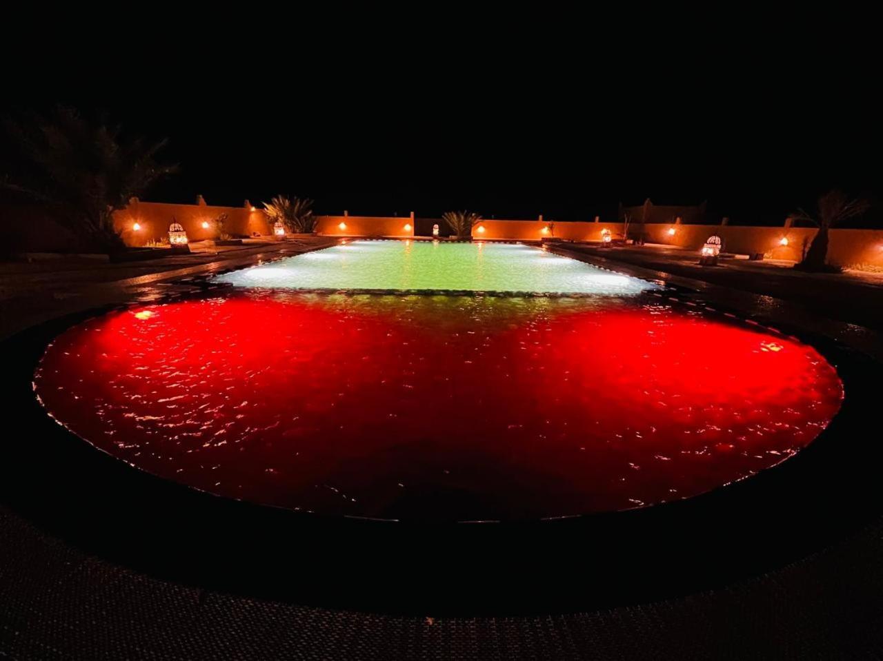 Hotel Camping Les Roses Des Dunes & Piscine Merzouga Bagian luar foto