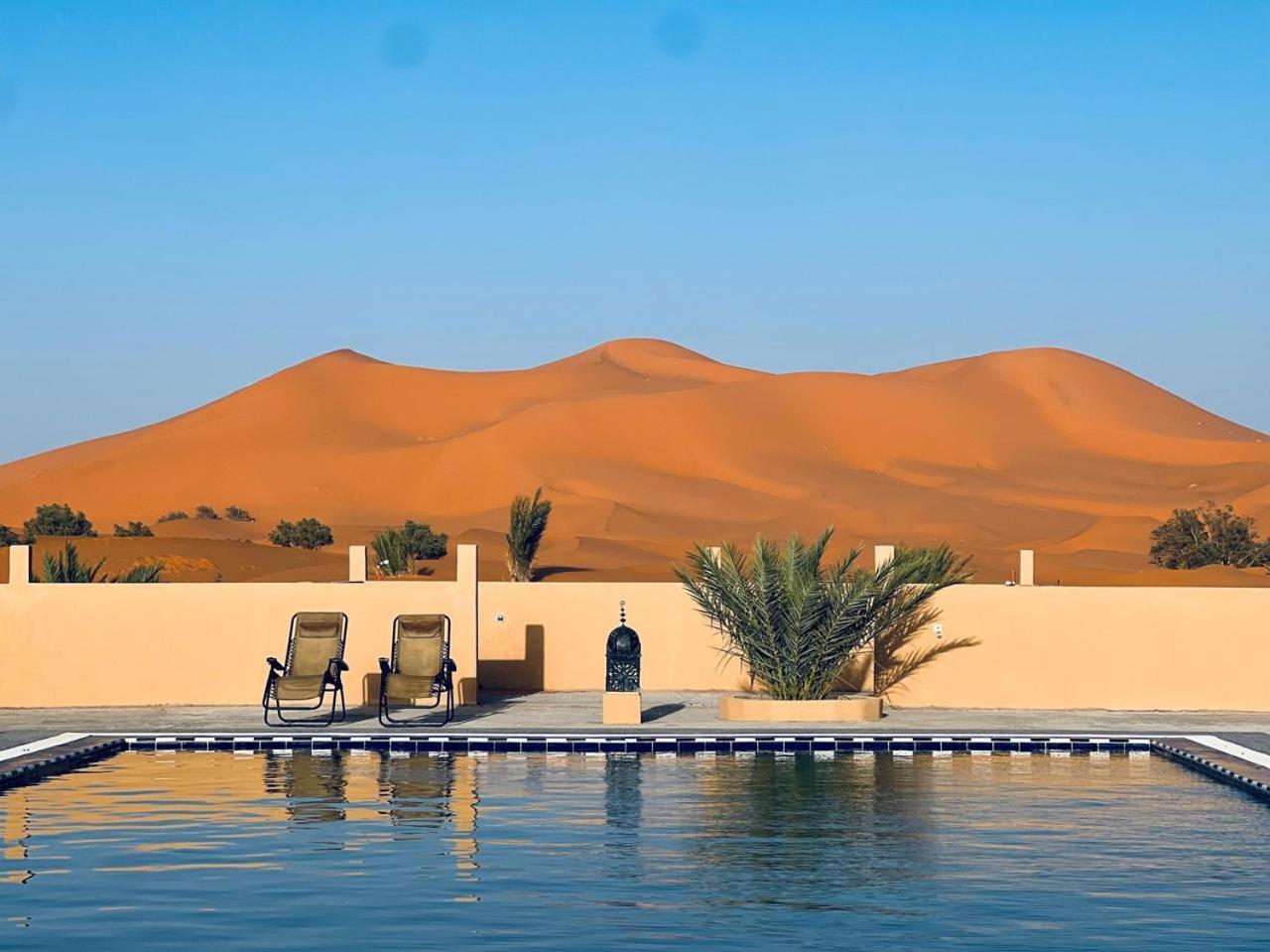 Hotel Camping Les Roses Des Dunes & Piscine Merzouga Bagian luar foto