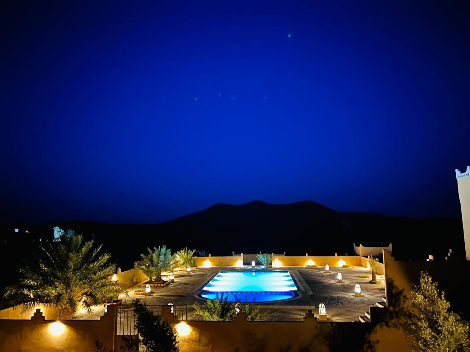 Hotel Camping Les Roses Des Dunes & Piscine Merzouga Bagian luar foto